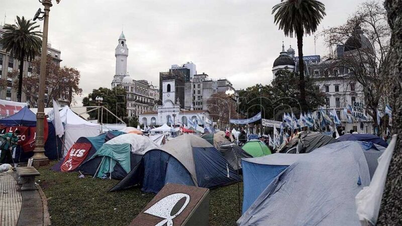 Continúa en la Plaza de Mayo el acampe en reclamo de la libertad de Milagro Sala