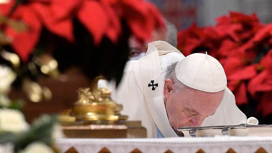 En su primera misa del año, Francisco convocó a “proteger a las mujeres”