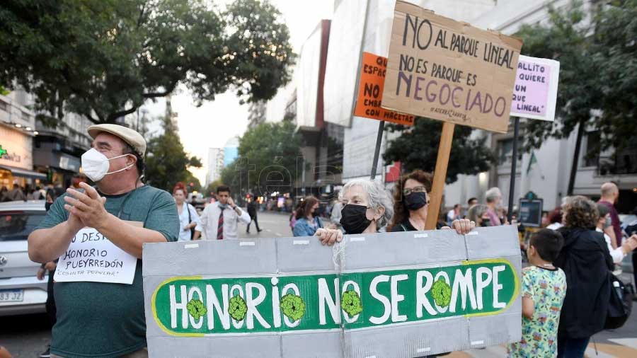 Vecinos de Caballito marcharán con antorchas contra el Parque Lineal en Honorio Pueyrredón