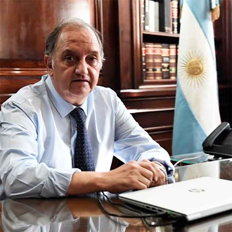 Carlos Linares: “Es una falta de respeto al país que la oposición no haya bajado a sesionar”