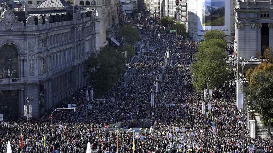 Masiva marcha: Histórica manifestación en Madrid contra los recortes en salud del Partido Popular