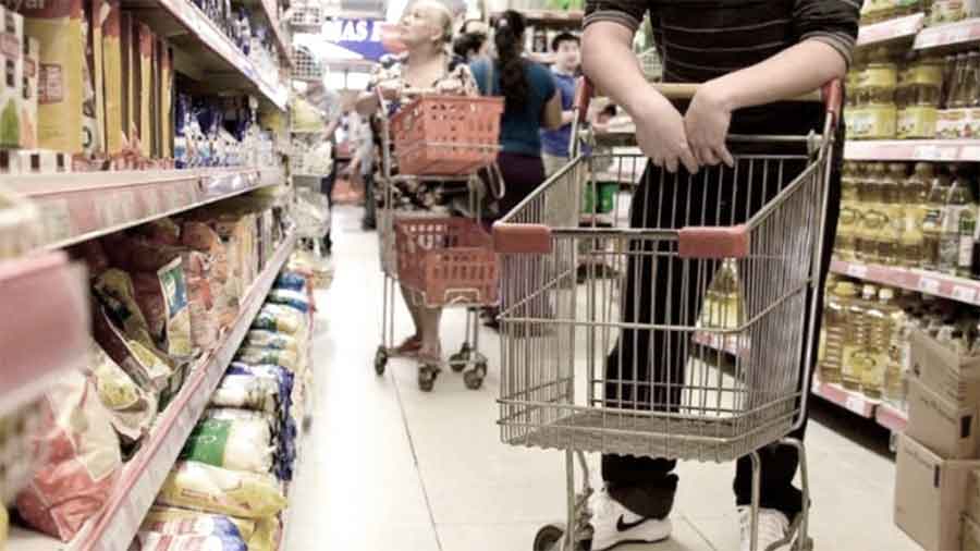 El índice de precios al consumidor subió 6,6% en febrero, impulsado por alimentos y bebidas