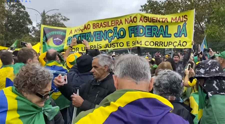 Tensión en Brasil: Alimentados por “fake news”, bolsonaristas piden un golpe militar para que no asuma Lula
