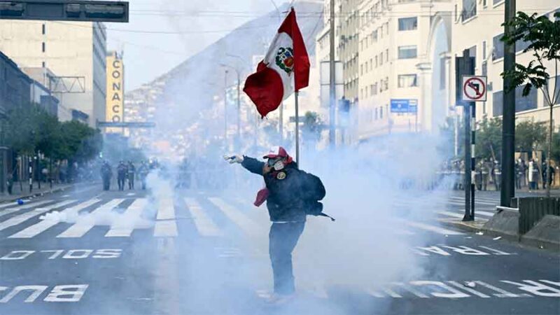 Aumentan las protestas en Perú, pese al anuncio de elecciones en 2024