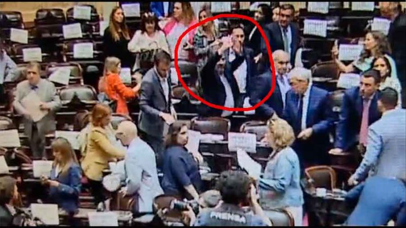 Axel Kicillof calificó de “vergonzosos y obscenos” los gestos de la oposición en la Cámara de Diputados