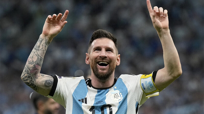 Messi: “Diego desde arriba nos está empujando”
