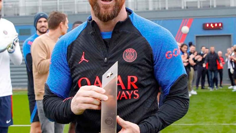 Lionel Messi fue homenajeado con un “pasillo de honor” en su regreso al PSG
