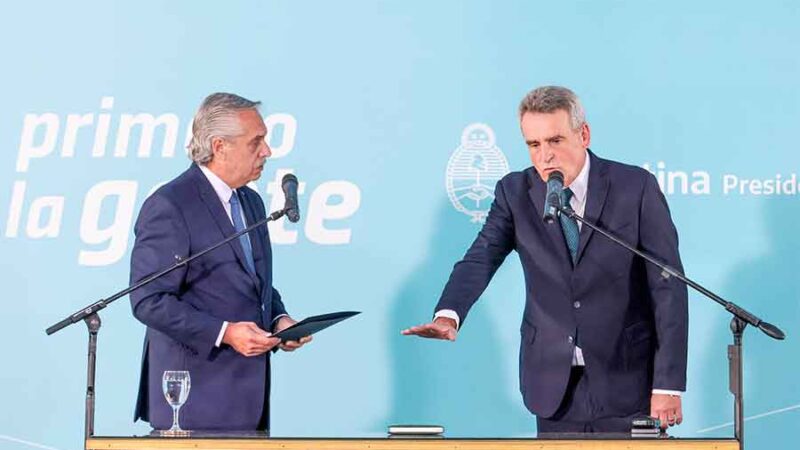 El presidente tomó juramento a Agustín Rossi como nuevo jefe de Gabinete