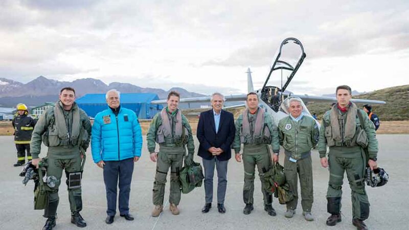 El presidente arribó a Ushuaia y mañana visitará la Base Marambio por el Día de la Antártida Argentina