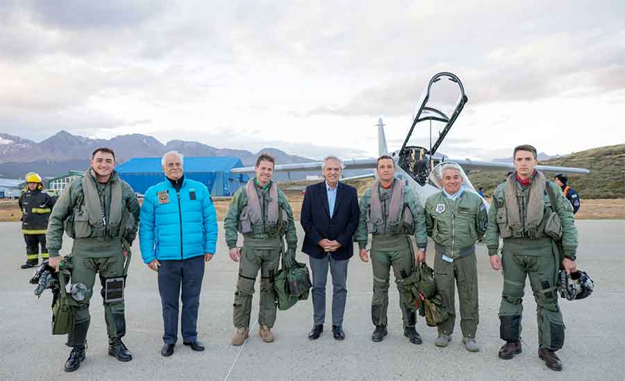 El presidente arribó a Ushuaia y mañana visitará la Base Marambio por el Día de la Antártida Argentina