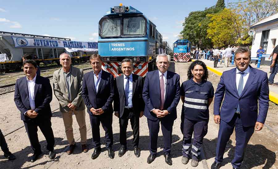 El Presidente encabezó la última prueba de las obras para restituir el tren a Mendoza luego de 30 años sin servicio