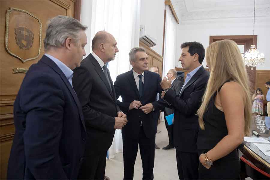 Agustín Rossi recibió, junto a de Pedro y Carignano, a Omar Perotti en Casa Rosada para analizar la situación en Santa Fe