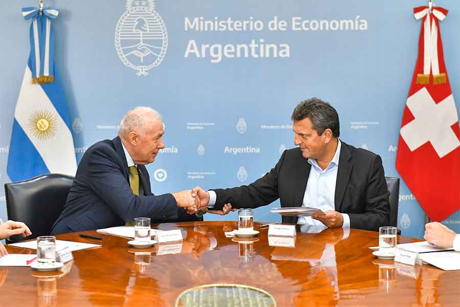 Argentina firmó un convenio para refinanciar deuda con Suiza dentro del acuerdo con el Club de París