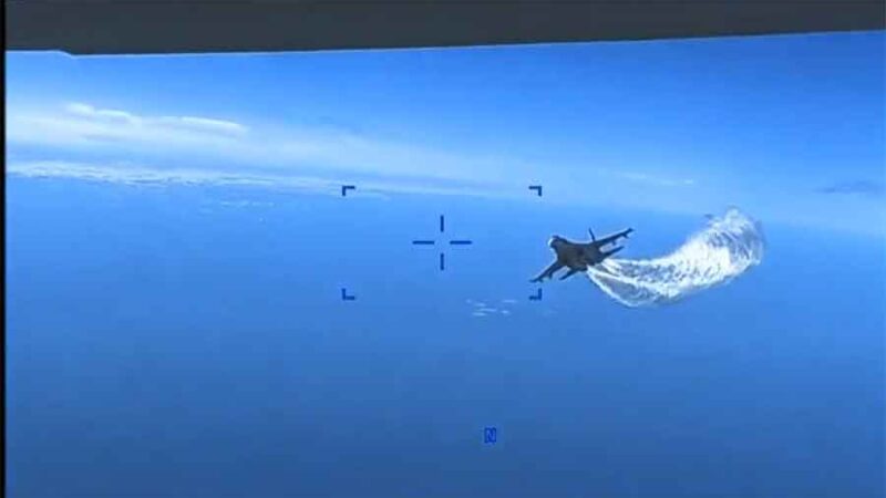 Tras incidente en mar Negro, EE.UU. publica imágenes de caza ruso lanzando combustible sobre su dron