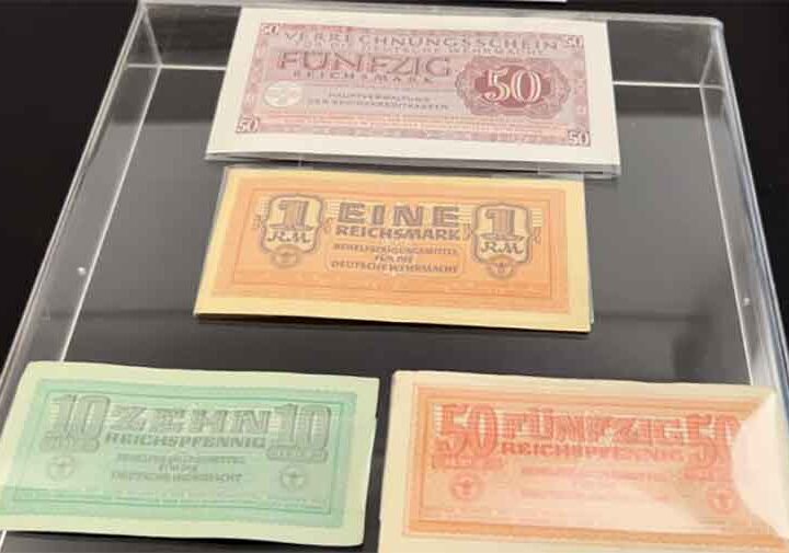 La Aduana entrega billetes del nazismo al museo del Holocausto de Buenos Aires
