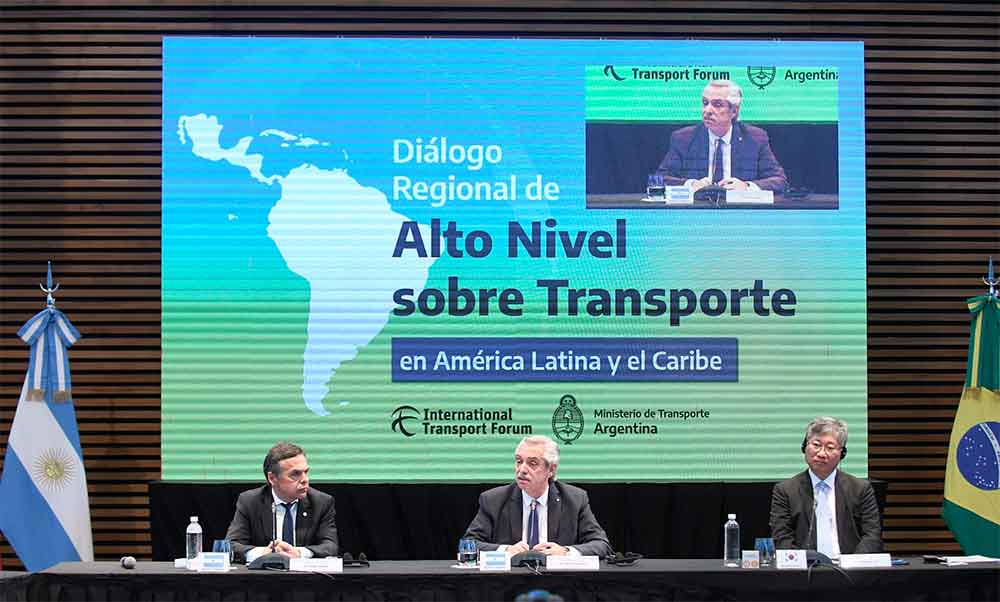 El presidente encabezó el cierre del segundo Diálogo Regional sobre Transporte