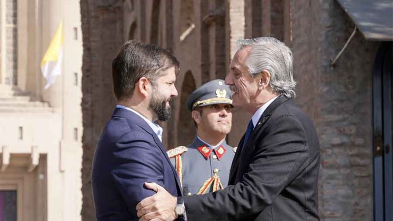 Alberto Fernández y Gabriel Boric encabezaron conmemoración de los 205 años del Abrazo de Maipú