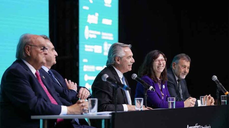 Fernández: “Los que dicen tener remedio trajeron enfermedad” e hicieron “negocios con amigos”