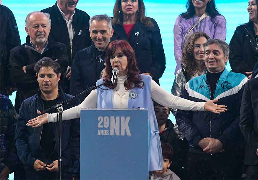 Cristina Fernández en Plaza de Mayo: “Yo soy del pueblo y de ahí no me muevo, hagan lo que hagan”