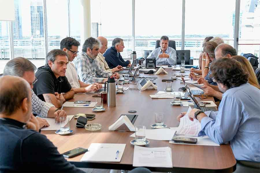 Encabezado por Massa, el equipo económico mantiene una reunión de trabajo en el Palacio de Hacienda