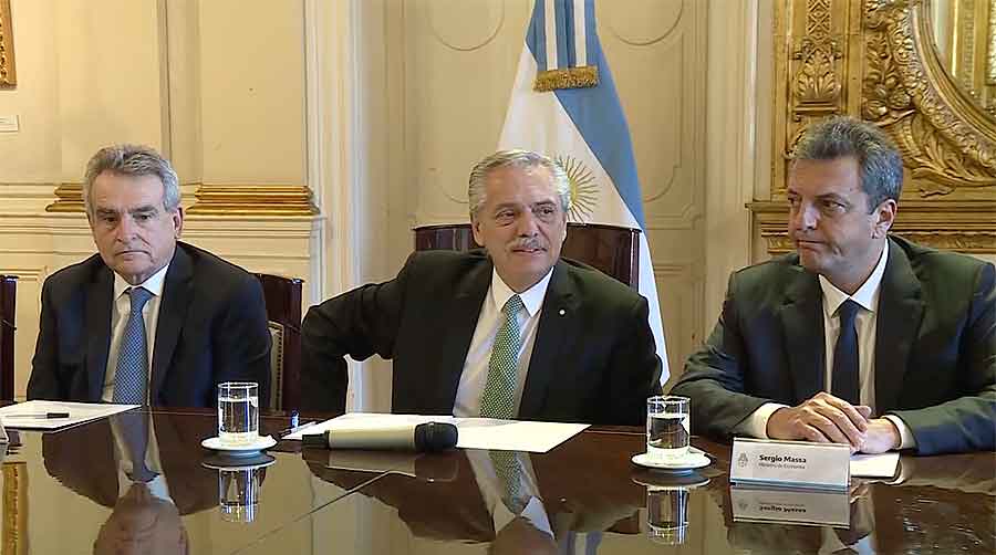 Alberto Fernández: “Unidos por la patria, compartimos una nueva reunión del Gabinete nacional”