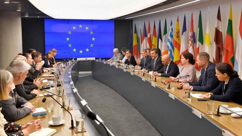 Massa dialogó con diplomáticos de la UE para incrementar el comercio bilateral y las inversiones