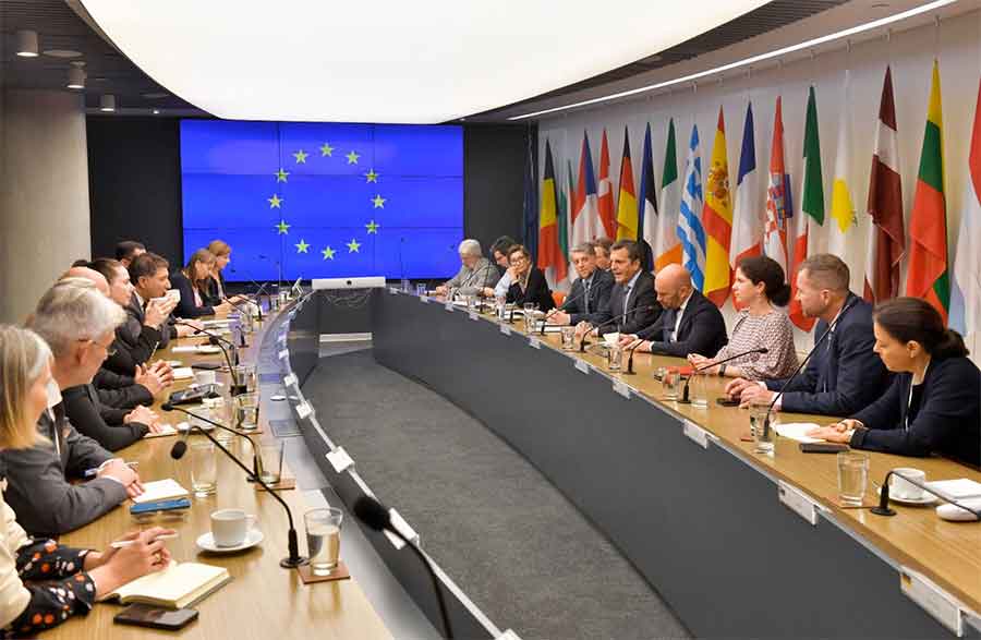 Massa dialogó con diplomáticos de la UE para incrementar el comercio bilateral y las inversiones