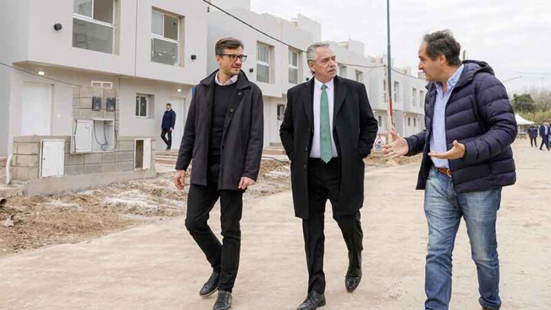 Alberto Fernández recorrió viviendas del programa Procrear II en Morón