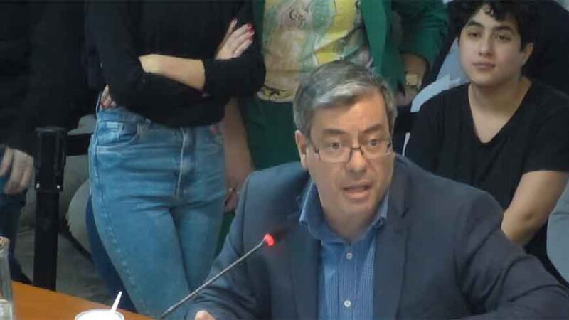 Martínez señala que en el proyecto del Ejecutivo continúan las “facultades discrecionales”