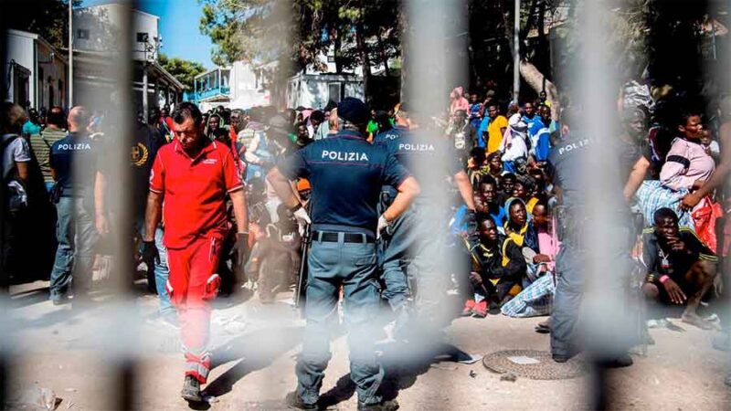 Declararon el estado de emergencia: Una oleada de migrantes duplicó la población de la isla de Lampedusa, en Italia
