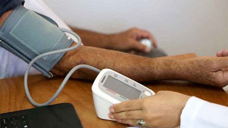 La mitad de los diagnósticados por hipertensión mejoraron con el uso del tensiómetro digital