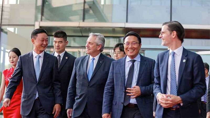 El Presidente se reunió con empresarios y el alcalde de Shanghái en su tercer día de visita a China