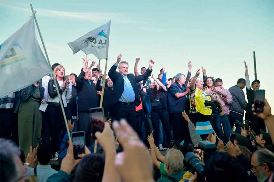 Agustín Rossi en Rosario: “Démosle la espalda a la Argentina del sálvese quien pueda”