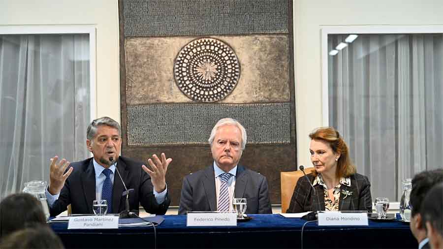 Referentes en política exterior de Massa, MiIei y Bullrich cruzaron propuestas en un debate público