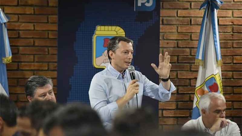 El intendente de Esteban Echeverría pide renuncias de Alberto Fernández y Máximo Kirchner al PJ