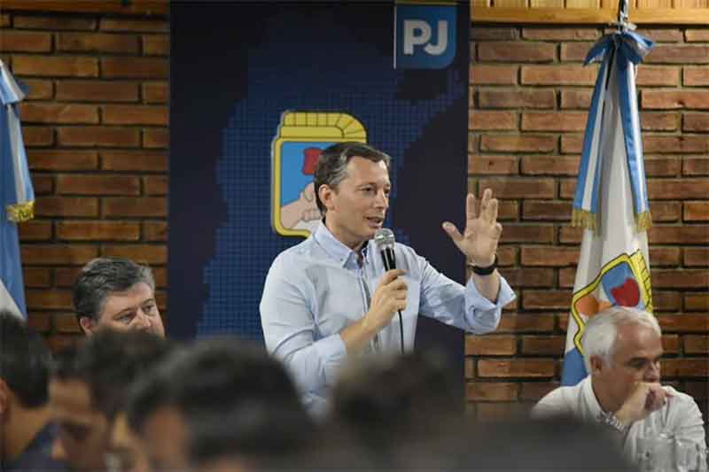 El intendente de Esteban Echeverría pide renuncias de Alberto Fernández y Máximo Kirchner al PJ