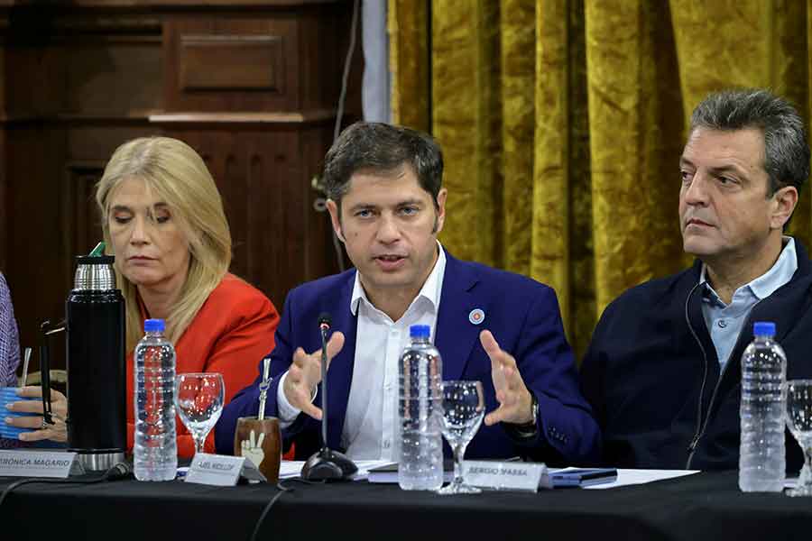 Kicillof, Massa y Kirchner analizaron con intendentes el impacto del DNU