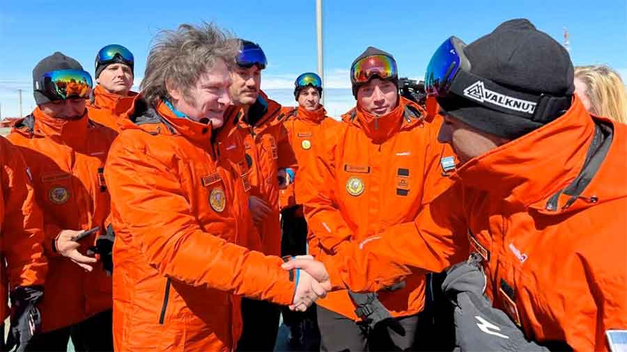 El Presidente Milei visita la base de Marambio en la Antártida