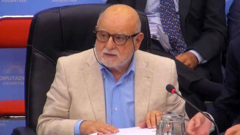 “Si hay crisis económica, no va a haber Constitución vigente”, dijo Barra en el Plenario de Comisiones y generó críticas