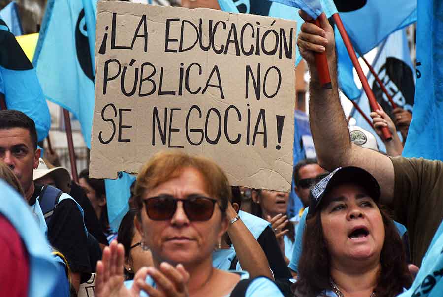 Córdoba: paro y movilización de docentes con respaldo del gobernador Llaryora