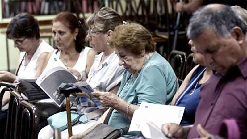 “La política del tornillo”: el Gobierno anunció un aumento indignante de un %27,18 por ciento para los jubilados a partir de marzo