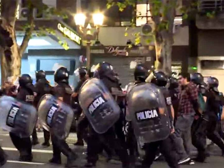 Incidentes con la policía tras una protesta en el Cine Gaumont y hubo detenidos