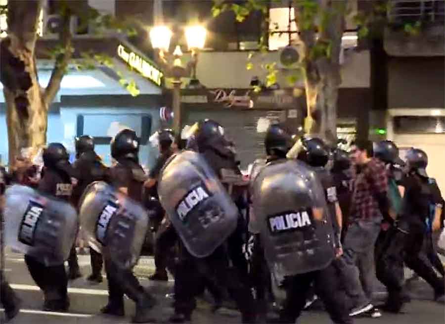Incidentes con la policía tras una protesta en el Cine Gaumont y hubo detenidos