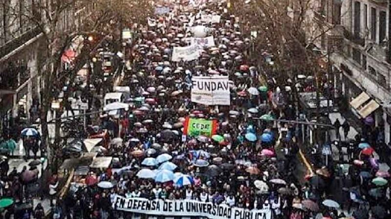 A pesar de las amenazas de Milei, la Marcha Nacional Universitaria es imparable