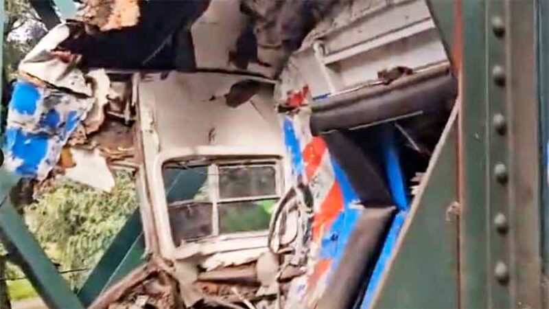 Grave accidente en transporte público: 60 heridos en un choque y descarrilamiento del Tren San Martín sobre el Puente de Avenida Figueroa Alcorta